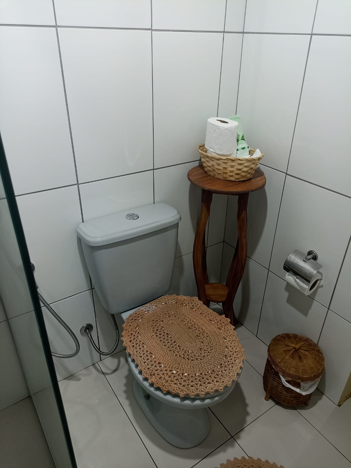Banheiro com detalhes artesanais