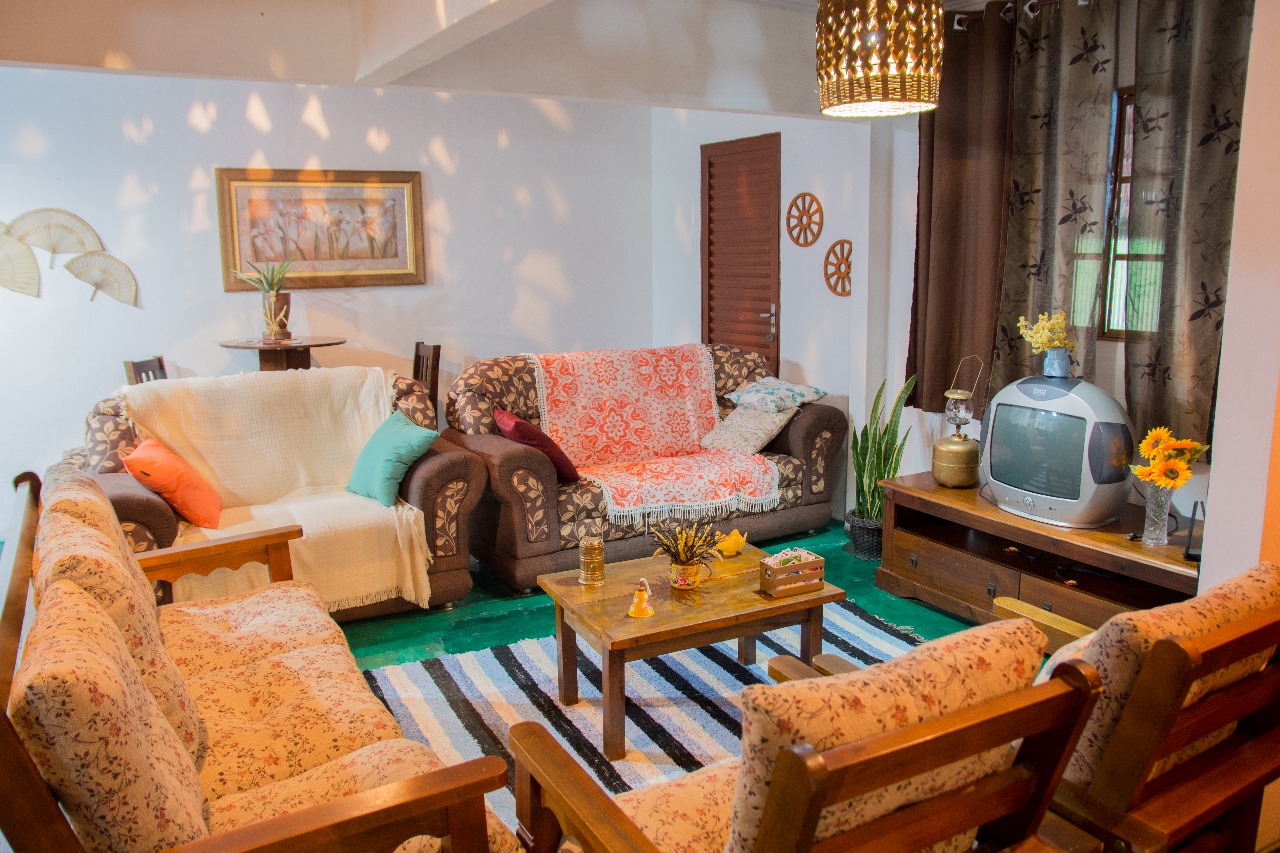 Sala de estar com sofás
